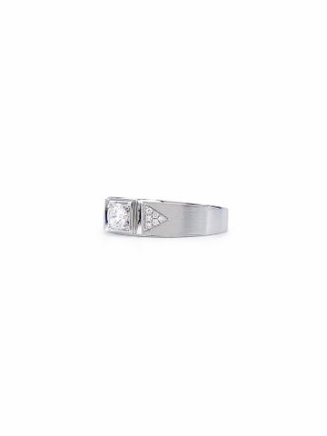 Man's Ring 18K Ring Main Stone 0.204ct Auxiliary Stone 12p0.042ct Total Weight 3.73G Net Weight 3.68G