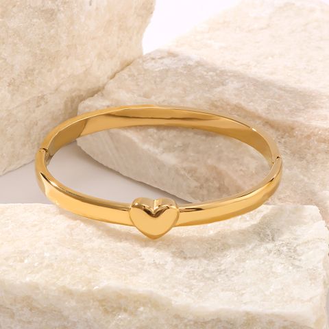 304 Stainless Steel 18K Gold Plated IG Style Simple Style Plating Heart Shape Bangle