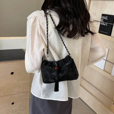 Women's Medium Pu Leather Solid Color Classic Style Streetwear Tassel Magnetic Buckle Crossbody Bag