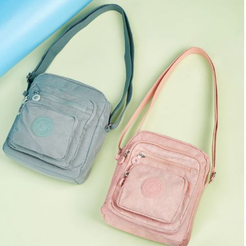 Women's Medium Nylon Solid Color Basic Classic Style Zipper Crossbody Bag