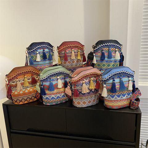 Women's Medium Special Geometric Basic Ethnic Style Tassel Bucket Zipper Bucket Bag