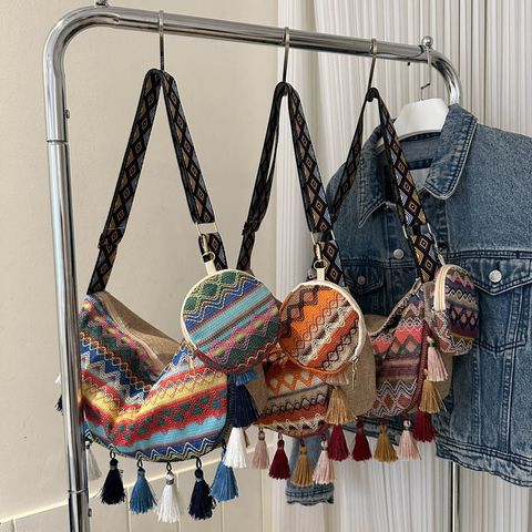 Women's Medium Special Material Geometric Ethnic Style Streetwear Tassel Dumpling Shape Zipper Tote Bag