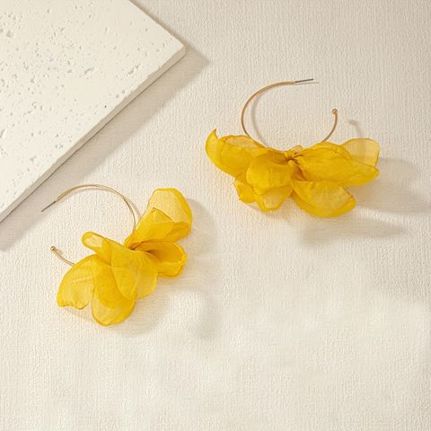 1 Pair Sweet Simple Style Petal Alloy Plastic Cloth Ear Studs