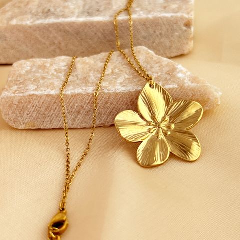 304 Stainless Steel 18K Gold Plated Elegant Lady Streetwear Flower Pendant Necklace