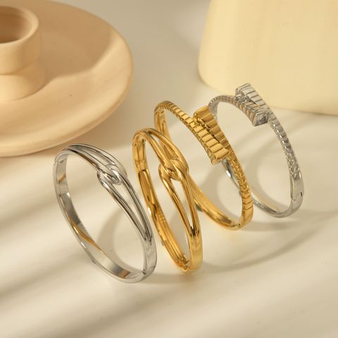 Vintage Style Classic Style Commute Solid Color 304 Stainless Steel 18K Gold Plated Bangle In Bulk