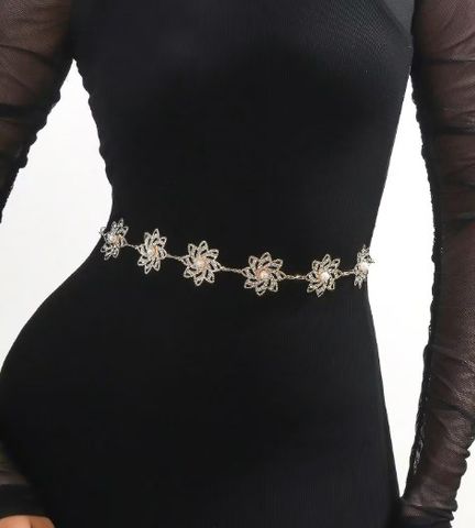 Casual Estilo Simple Flor Aleación Embutido Diamantes De Imitación Perla Mujeres Cinturones De Cadena