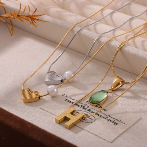 304 Stainless Steel 18K Gold Plated Elegant Simple Style Korean Style Beaded Plating Inlay Letter Water Droplets Heart Shape Artificial Pearls Natural Stone Pendant Necklace