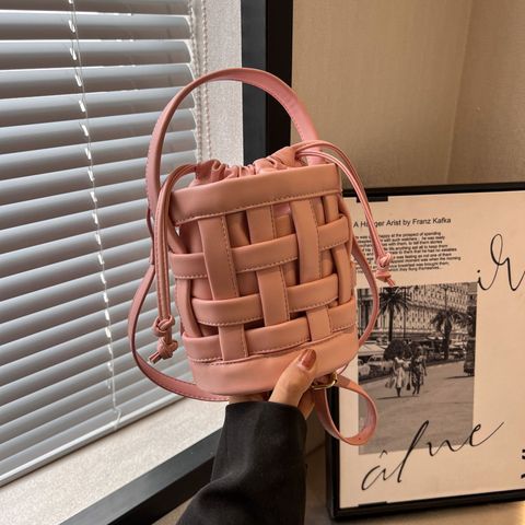 Women's Medium Pu Leather Solid Color Streetwear String Bucket Bag