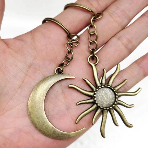 Retro Sonne Mond Legierung Überzug Vergoldet Taschenanhänger Schlüsselbund