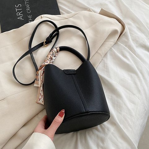 Women's Medium Pu Leather Solid Color Vintage Style Classic Style Bucket Buckle Bucket Bag