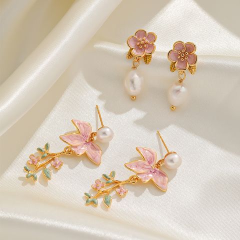 1 Paar Elegant Ferien Blume Überzug Inlay Kupfer Perle 18 Karat Vergoldet Tropfenohrringe