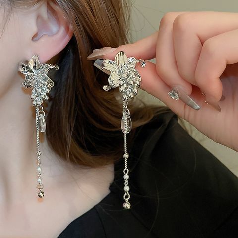 1 Pair Retro Exaggerated Water Droplets Flower Inlay Alloy Imitation Pearl Crystal Opal Drop Earrings