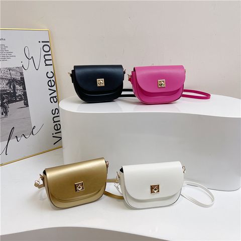 Women's Medium Pu Leather Solid Color Vintage Style Classic Style Flip Cover Saddle Bag