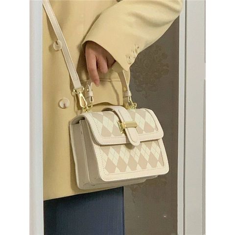 Women's Medium Pu Leather Solid Color Lingge Preppy Style Streetwear Zipper Crossbody Bag
