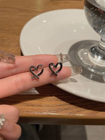 1 Pair Simple Style Heart Shape Plating Alloy Alloy Gold Plated Silver Plated Ear Studs