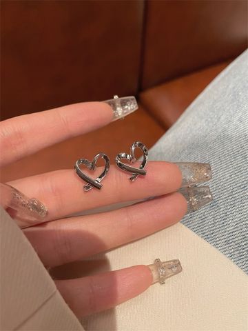 1 Pair Simple Style Heart Shape Plating Alloy Alloy Gold Plated Silver Plated Ear Studs