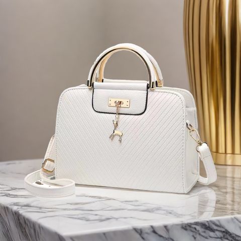 Women's Medium Pu Leather Solid Color Vintage Style Classic Style Zipper Square Bag