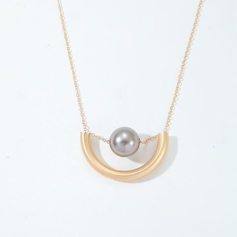 Lady Simple Style Moon Pearl Alloy Wholesale Pendant Necklace