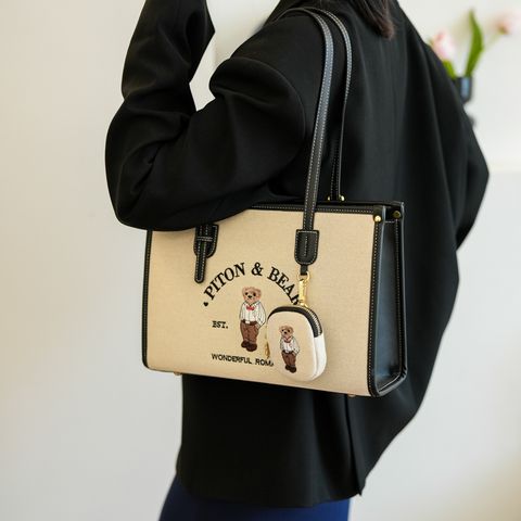 Women's Medium Cloth Letter Little Bear Cute Classic Style Streetwear Sewing Thread Zipper Tote Bag