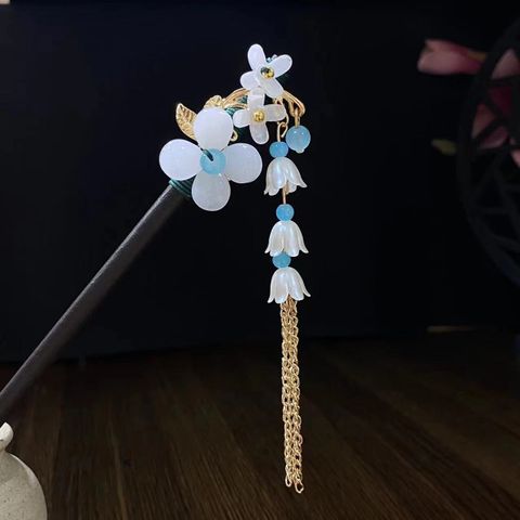 Women's Elegant Classical Flower Wood Hairpin