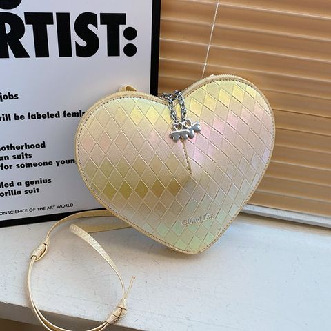 Women's Medium Pu Leather Solid Color Streetwear Heart-shaped Magnetic Buckle Crossbody Bag