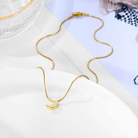 Edelstahl 304 18 Karat Vergoldet IG-Stil Einfacher Stil Koreanische Art Stern Mond Halskette Mit Anhänger