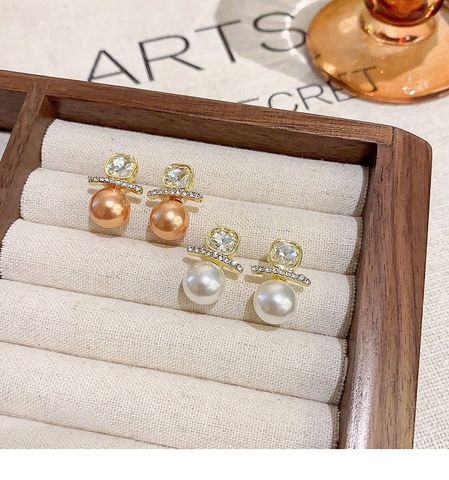 1 Pair Elegant Lady Geometric Round Inlay Artificial Pearl Zinc Alloy Rhinestones Drop Earrings