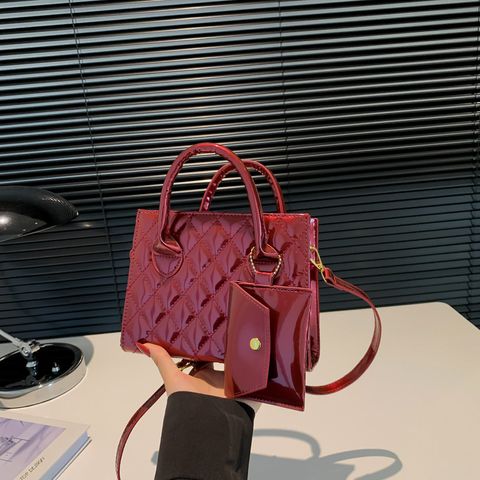 Women's Medium Pu Leather Solid Color Lingge Vintage Style Classic Style Square Zipper Crossbody Bag