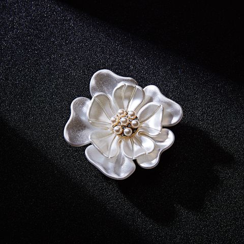 Simple Style Flower Alloy Inlay Artificial Pearls Rhinestones Unisex Brooches