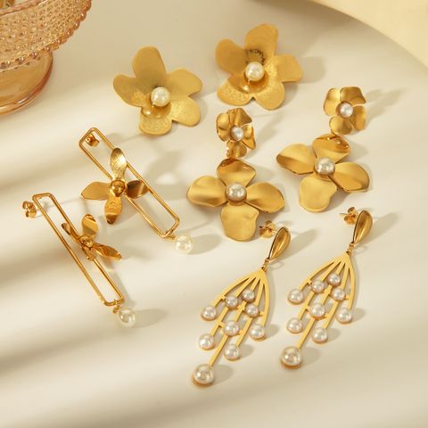 1 Pair Retro Classic Style Solid Color Flower Plating Three-dimensional Inlay 304 Stainless Steel Artificial Pearls 18K Gold Plated Drop Earrings