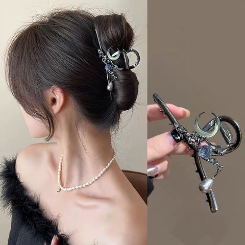 Women's Simple Style Classic Style Moon Alloy Hair Claws