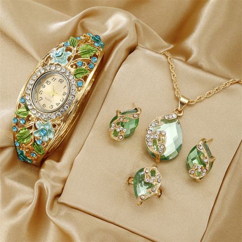 Elegant Vintage Style Leaf Flower Jewelry Buckle Quartz Women's Watches