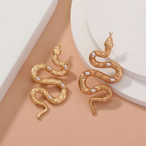1 Pair Glam Vintage Style Luxurious Snake Inlay Alloy Artificial Pearls Ear Studs
