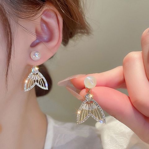 1 Pair Classic Style Korean Style Fish Tail Inlay Alloy Artificial Pearls Rhinestones Gold Plated Drop Earrings