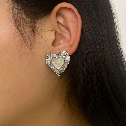 1 Pair Simple Style Classic Style Commute Geometric Heart Shape Inlay 316L Stainless Steel  Imitation Pearl Shell 18K Gold Plated Ear Studs