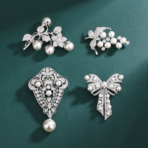 Baroque Style Modern Style Classic Style Geometric Bow Knot Copper Inlay Imitation Pearl Rhinestones Women's Corsage Brooches