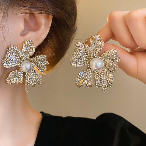 1 Pair Elegant Retro Lady Flower Inlay Alloy Imitation Pearl Rhinestones Ear Studs