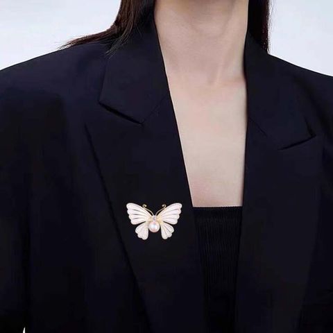 IG Style Simple Style Butterfly Alloy Inlay Artificial Pearls Rhinestones Unisex Brooches 1 Piece