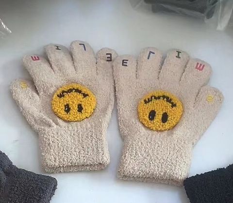 Kid's Cute Sweet Smiley Face Gloves 1 Pair