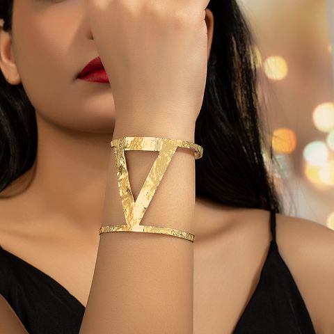 Exaggerated Oversized Geometric Alloy Plating Gold Plated Women's Bangle