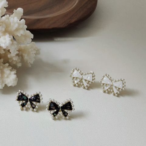 1 Pair Elegant Bow Knot Alloy Enamel Artificial Pearls Women's Ear Studs