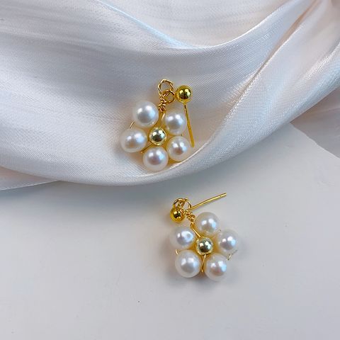 1 Pair Elegant Flower Freshwater Pearl Handmade Drop Earrings