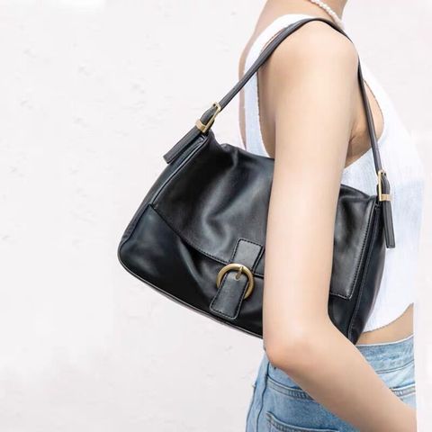 Women's Medium Pu Leather Solid Color Streetwear Square Magnetic Buckle Shoulder Bag Tote Bag