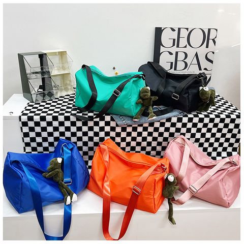 Women's Medium Nylon Solid Color Basic Zipper Travel Bag