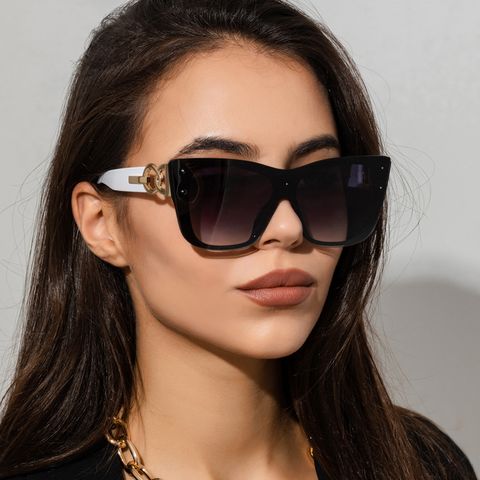 New Fashion Cat Eye Rice Nail Large Frame Sunglasses Female Wholesale