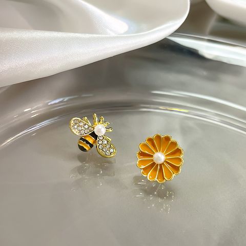 Cute Flower Bee Alloy Inlay Artificial Pearls Rhinestone Ear Studs