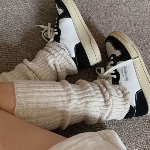Women's Simple Style Solid Color Polyester Wool Polyacrylonitrile Fiber Jacquard Crew Socks A Pair