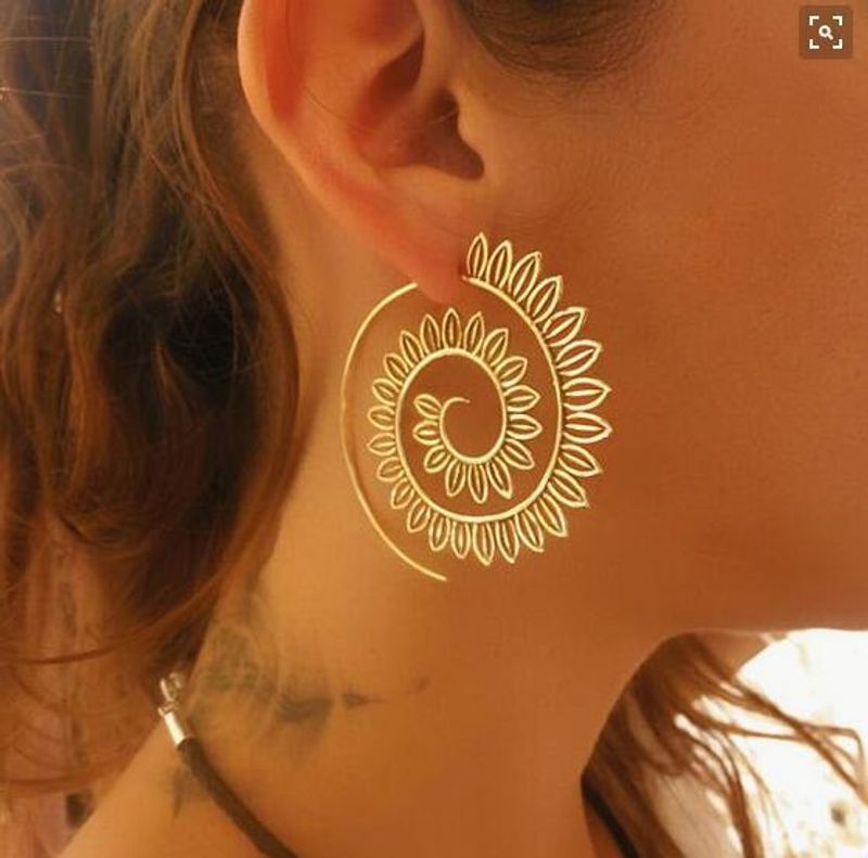Neue Produkte Blätter Spirale Persönlichkeit Rotierende Römische Ohrringe Blatt Ohrringe Schmuck Frauen