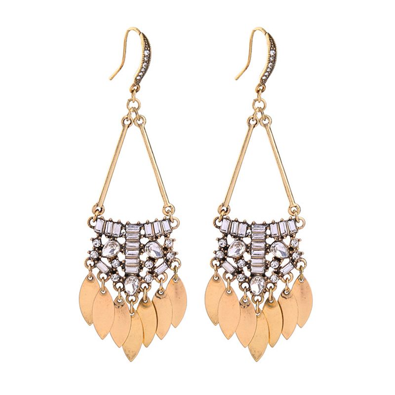 Qingdao Ornement En Gros Européenne Et American Vintage Accessoires Ventes Directes D'usine De Femmes Creux Bijoux Tempérament Oreille Goujons Boucles D'oreilles