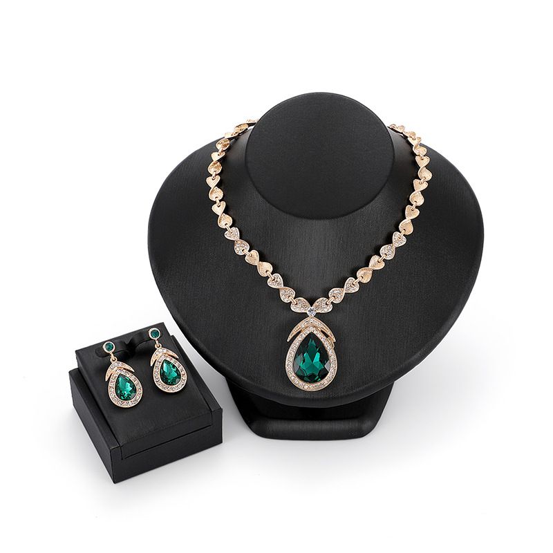Europäische Und Amerikanische Mode Neue Wasser Tropfen Legierung Diamant Halskette Ohrringe Zweiteiliges Set   Hot Sale